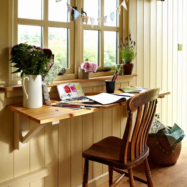 Shepherd's hut garden office or studio