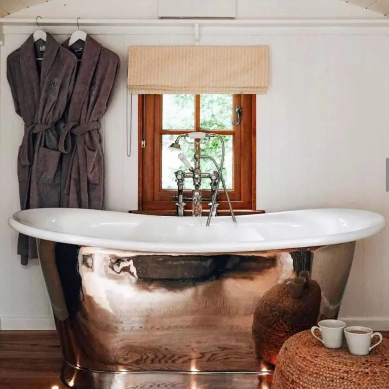 Plankbridge Cabin bathroom interior