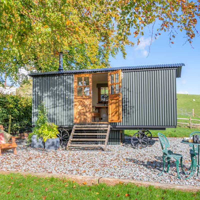 Toller Hut, Lake Farm