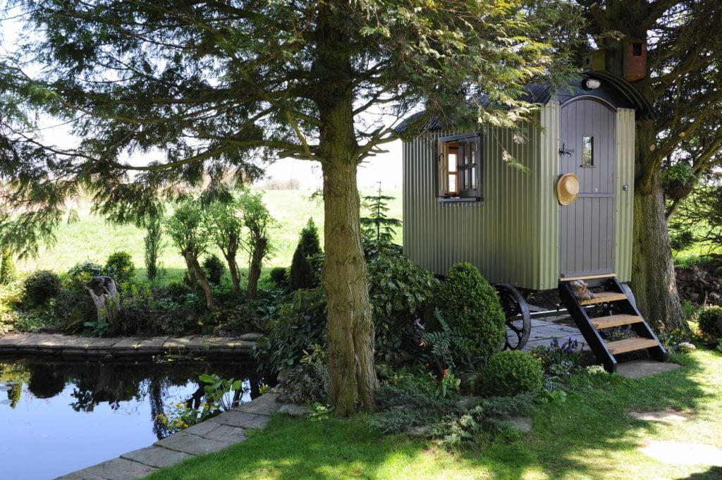 Plankbridge shepherd's hut