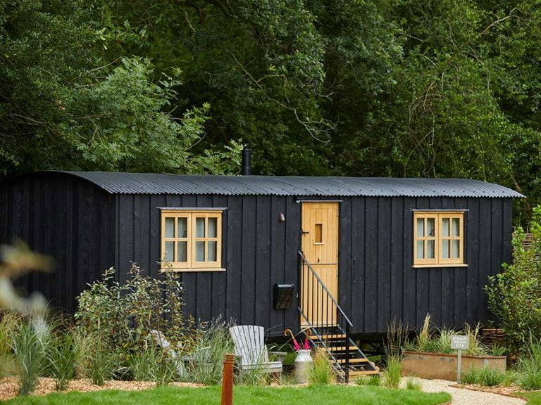 Plankbridge shepherd's hut Pig - at Home Wagon