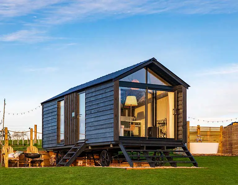 Custom made shepherd's hut by Plankbridge