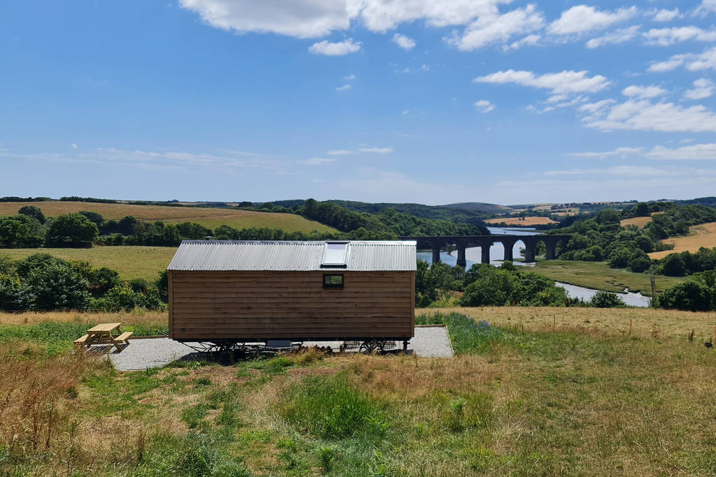 Lynher Lookout, huts with a view