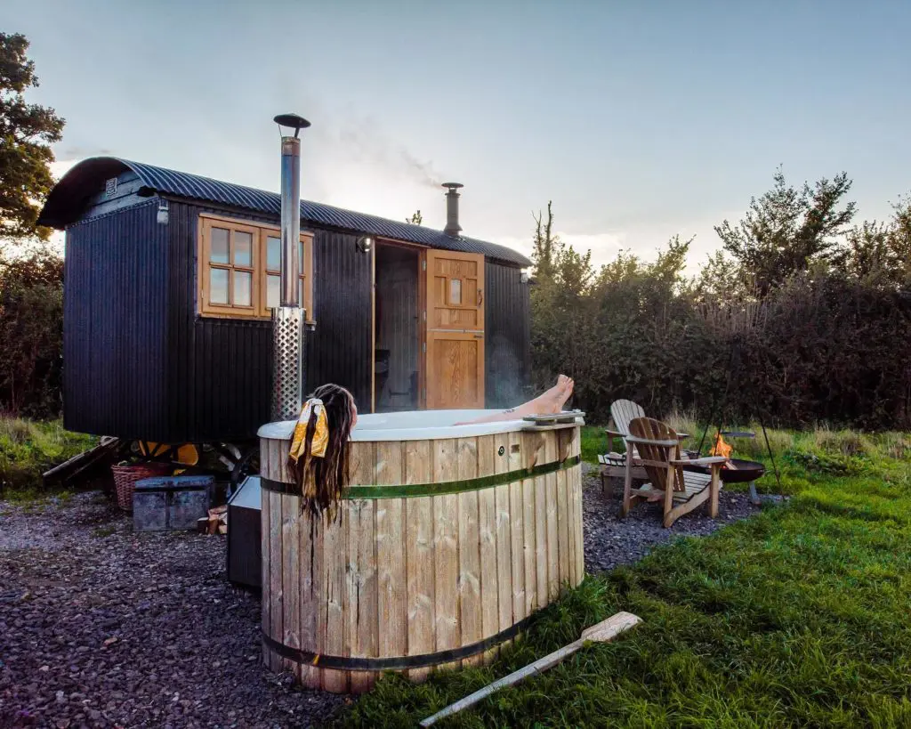 Plankbridge Shepherd's Hut hot tubs