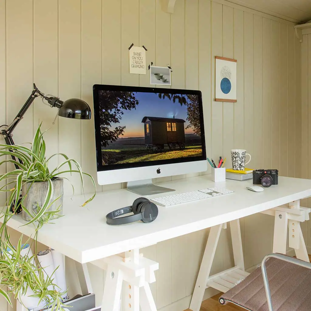 Plankbridge shepherd's hut garden office