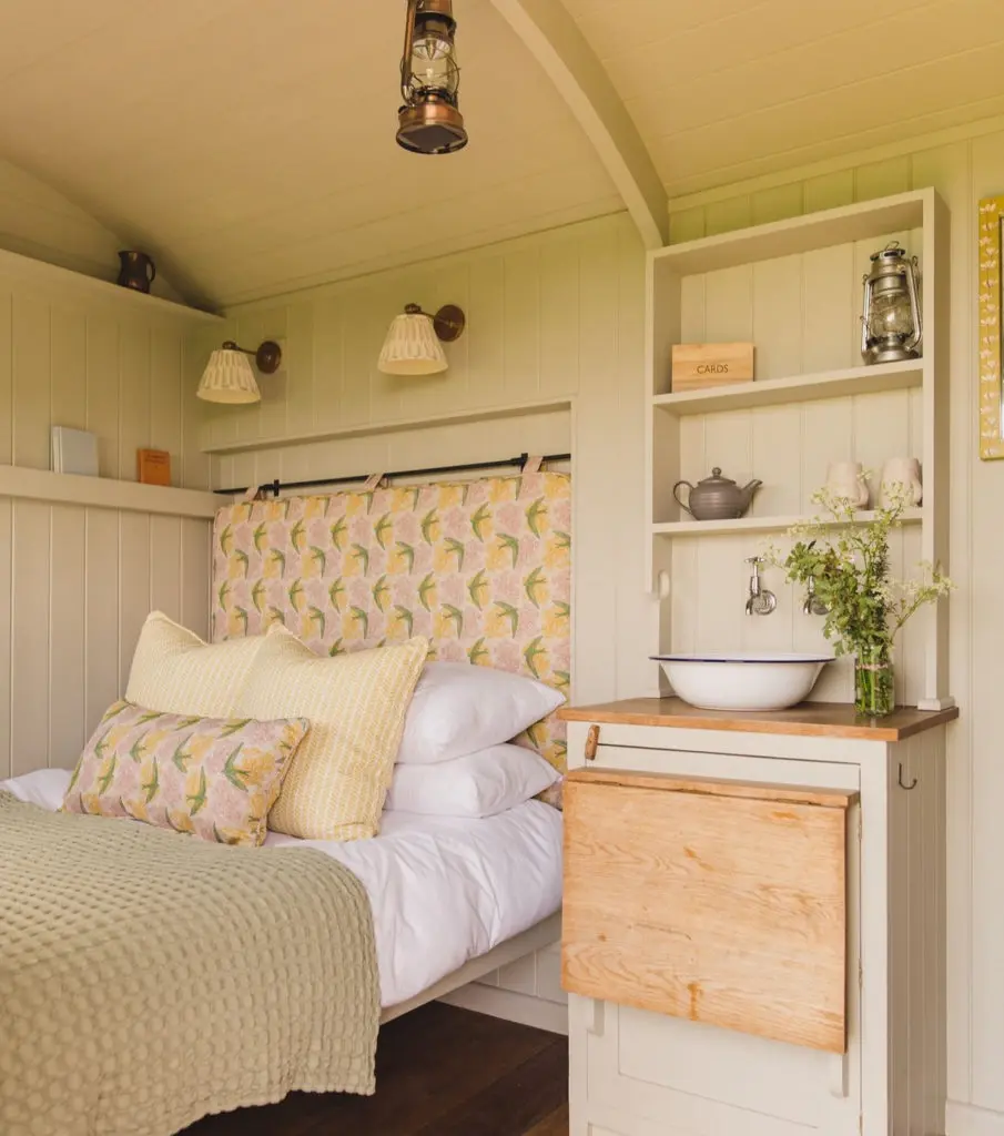 Shepherd's Hut beds