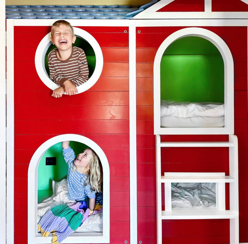 Painting a shepherd's hut